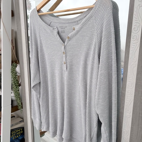 AE gray Henley top - Picture 2 of 4
